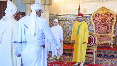 صورة الملك محمد السادس يستقبل عددا من السفراء الأجانب