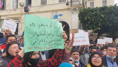 صورة مئات الطلبة يتظاهرون بالجزائر العاصمة للمطالبة برحيل النظام