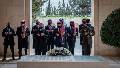 صورة أول ظهور للأمير حمزة برفقة الملك عبد الله بعد الأزمة (صور)