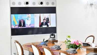 صورة السيد بوريطة يتباحث مع نظيره الرواندي