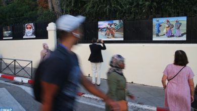 صورة طنجة : افتتاح معرض “مسافات” الذي يخلد لحظات من الجائحة عبر العالم