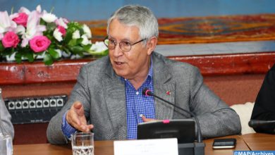 صورة إعادة انتخاب محمد بن عيسى رئيسا لجماعة أصيلة