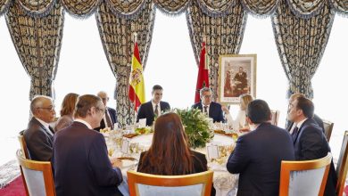 صورة جلالة الملك يقيم مأدبة غداء على شرف رئيس الحكومة الإسبانية والوفد المرافق له