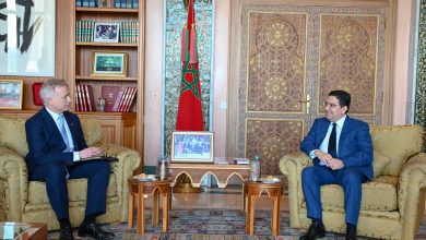 صورة مسؤول بريطاني يبرز الإمكانات الأكيدة لتطوير العلاقات التجارية مع المغرب