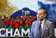 صورة جلالة الملك يهنئ أعضاء المنتخب الوطني المغربي لكرة القدم لأقل من 17 سنة إثر فوزهم بكأس إفريقيا للأمم 2025