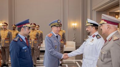 صورة المفتش العام للقوات المسلحة الملكية يقوم بزيارة عمل لدولة قطر