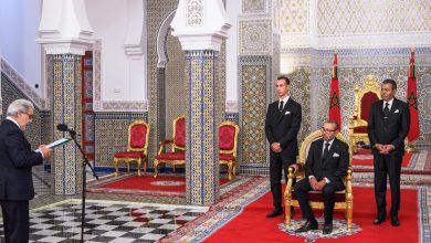 صورة جلالة الملك يستقبل والي بنك المغرب