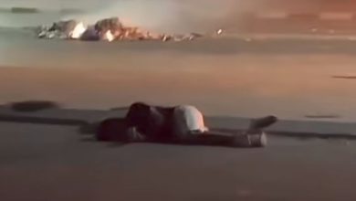 صورة القليعة.. عناصر الدرك الملكي تضطر لاستعمال السلاح الوظيفي في إطار الدفاع الشرعي عن النفس لصد عملية هجوم واقتحام لمركز الدرك الملكي في محاولة للاستيلاء على الأسلحة الوظيفية (السلطات المحلية)