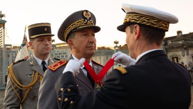 صورة باريس.. توشيح الفريق أول محمد بريظـ، المفتش العام للقوات المسلحة الملكية بوسام ” فيلق الشرف برتبة قائد”