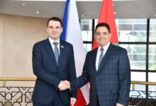 صورة الجمهورية التشيك تعتبر أن حكما ذاتيا حقيقيا تحت السيادة المغربية يشكل الحل الأكثر قابلية للتطبيق لهذا النزاع