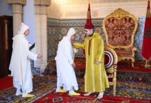 صورة جلالة الملك يستقبل أعضاء المحكمة الدستورية