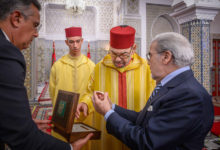 صورة جلالة الملك يستقبل والي بنك المغرب
