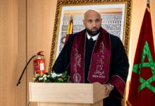 صورة لاعب اتحاد طنجة لكرة اليد عبيد بومنديل ينال شهادة الماستر بميزة “حسن جداً مع التوصية بالنشر”