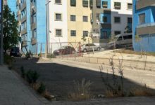 صورة رغم انتهاء الأشغال.. استمرار إغلاق موقف السيارات يثير استياء سكان مجمع “دياري 2”