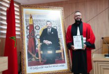 صورة الطالب الباحث سامي الوصيفي يناقش أطروحة دكتوراه حول خصوصية الدعوى العمومية في مكافحة جريمة الاتجار في البشر